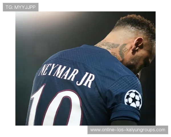 内马尔轻巧过顶横传，助力球队创造致胜良机